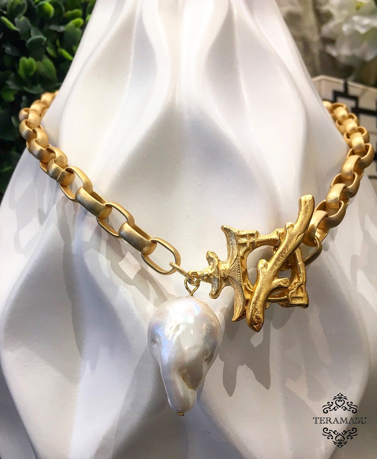 Saturday Stunner: Gorgeous & New Teramasu Baroque Pearl on Gold Necklace with Pagoda Toggle